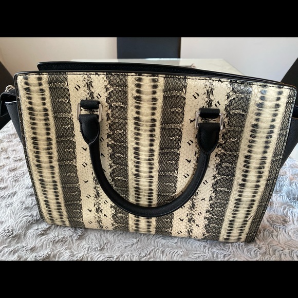 Michael Kors Snake Skin Bag - Picture 5 of 8